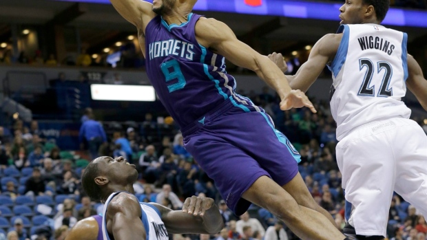 Mo Williams scores 24 points and Hornets upend Timberwolves 109-98 Article Image 0