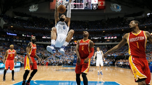 Tyson Chandler dunks