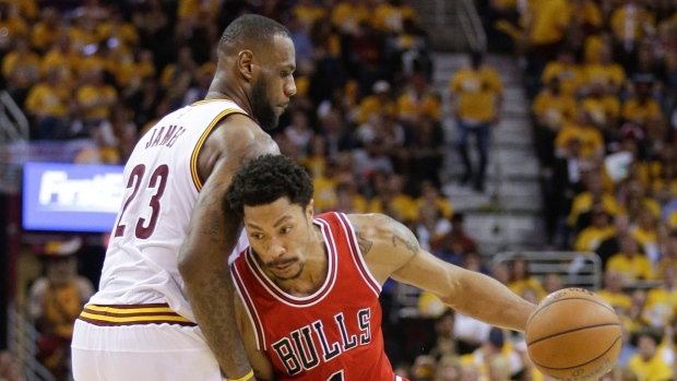 Derrick Rose drives on LeBron James