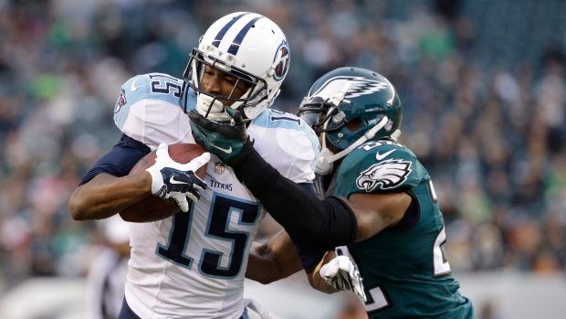 Brandon Boykin tackles Justin Hunter