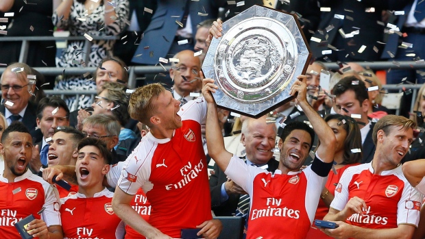 Arsenal hoists Community Shield, The Canadian Press Arsenal hoists Community Shield