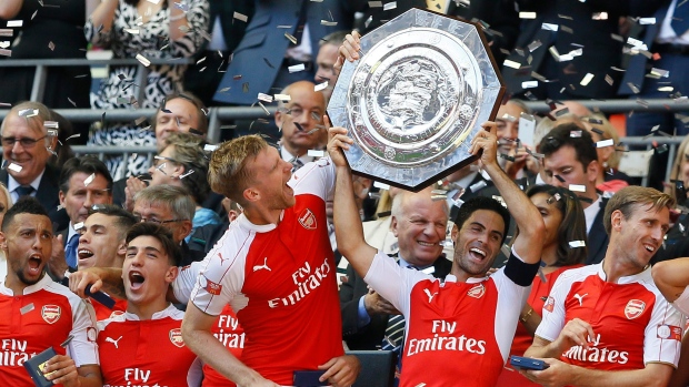 Arsenal hoists Community Shield