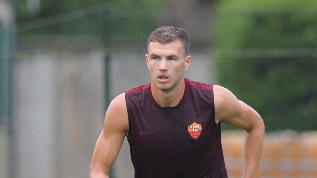 edin-dzeko-trains-with-roma.jpg