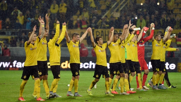 Borussia Dortmund greets fans
