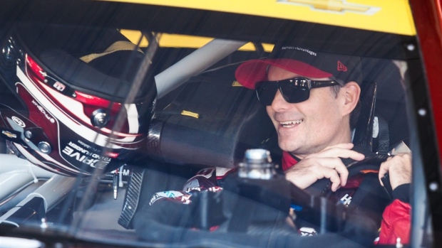 Jeff Gordon could be NASCAR title contender if he grabs 9th career win at Martinsville Article Image 0