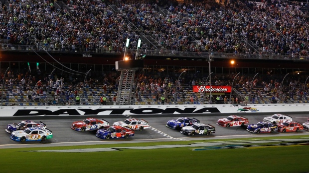 Kasey Kahne grabs Nationwide Series win at Daytona, edging Regan Smith at finish line Article Image 0