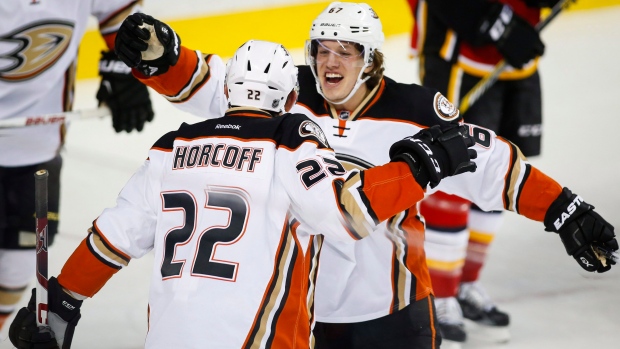 Ducks record 25th straight home win vs. Flames 