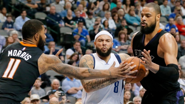 Williams fills Nowitzki s role Mavs top Suns TSN