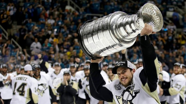 Sidney Crosby raises Stanley Cup