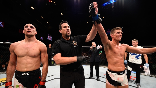 Stephen Thompson declared victor over Rory MacDonald, Jeff Bottari/Zuffa LLC/UFC/Getty Images Stephen Thompson declared victor over Rory MacDonald