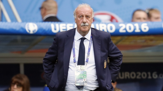 Vicente del Bosque - Người Truyền Lửa Từ Tuyến Giữa và Những Biểu Tượng Đặc Trưng Của Sự Lãnh Đạo Bóng Đá