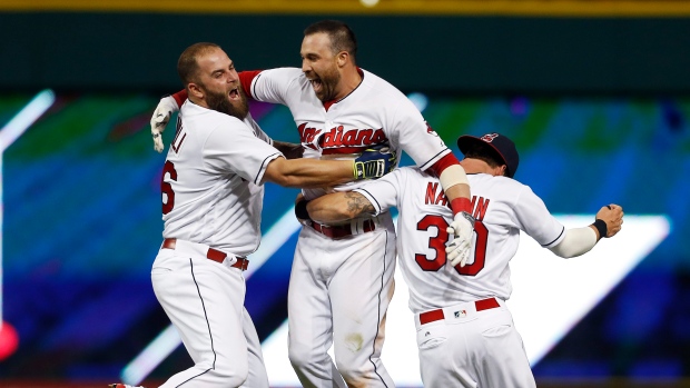 Davis Schneider hits winning HR in eighth, Blue Jays survive scare