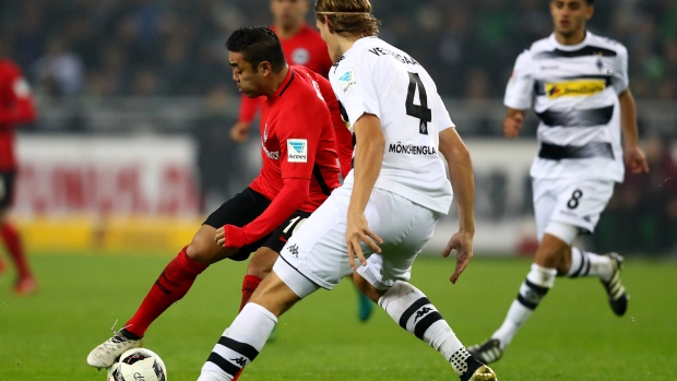 Marco Fabian, left, and Jannik Vestergaard