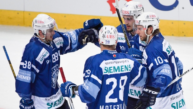 HK Dinamo Minsk celebrates goal