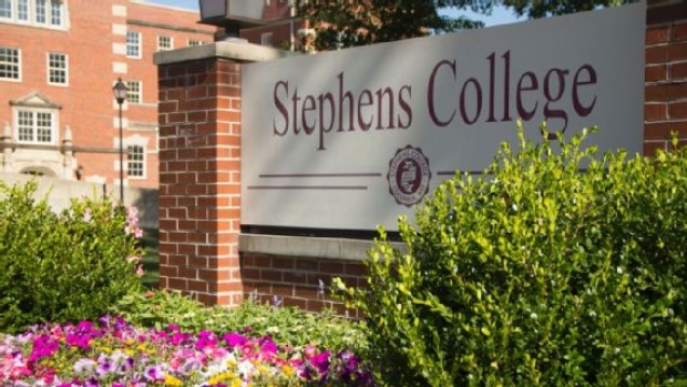 All-female college first to sponsor esports team - TSN.ca