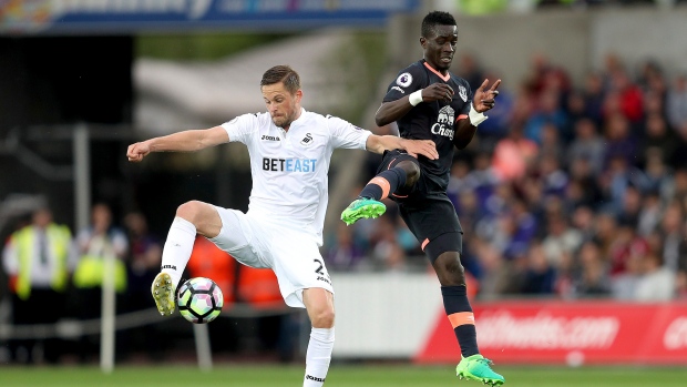 Gylfi Sigurdsson, Idrissa Gueye, The Canadian Press Gylfi Sigurdsson, Idrissa Gueye