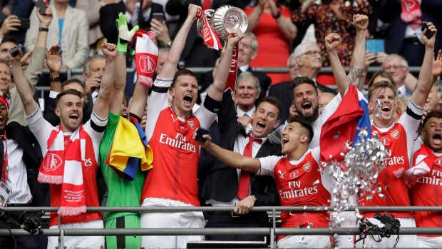 Arsenal players celebrate, The Canadian Press Arsenal players celebrate