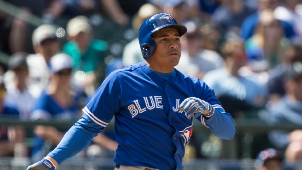 Jays re-sign Carrera to 1-year deal 