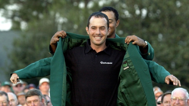 Mike Weir gets his green jacket from Tiger Woods, The Canadian Press Mike Weir gets his green jacket from Tiger Woods