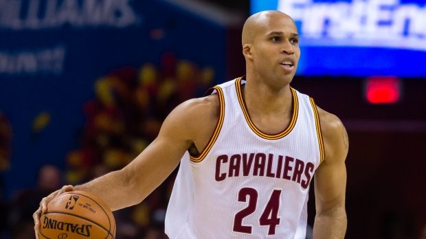 Cavaliers officially re-sign veteran Jefferson