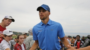Curry shoots 74 in pro golf debut