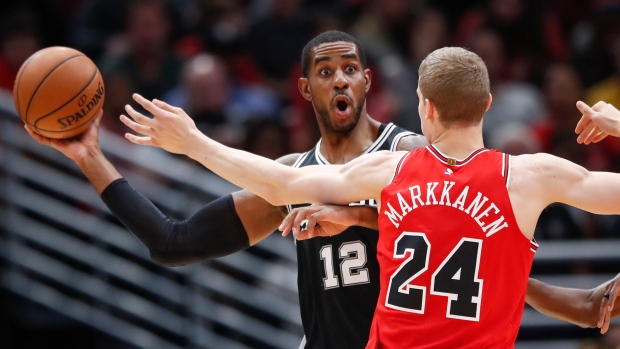 LaMarcus Aldridge guarded by Lauri Markkanen