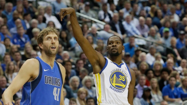 Curry, Durant help Warriors pull away from Mavs - TSN.ca