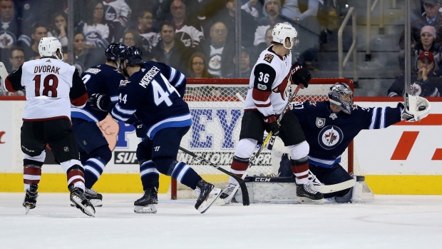 Hellebuyck leads Jets over Coyotes - TSN.ca