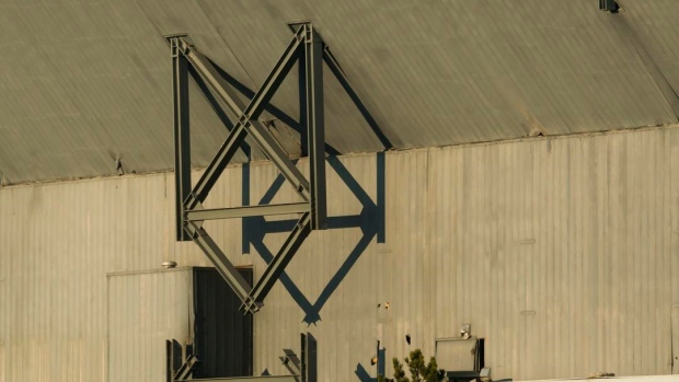 Blasts fails to bring down upper section of Silverdome Article Image 0, The Canadian Press Blasts fails to bring down upper section of Silverdome Article Image 0