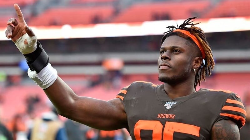 Report: Chargers, TE Njoku agree to one-year deal