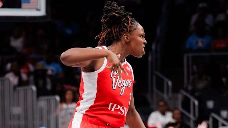 Gray makes go-ahead jumper as Aces beat Dream