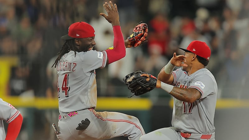 Reds rally late, beat White Sox in 10th to spoil pope hat giveaway night