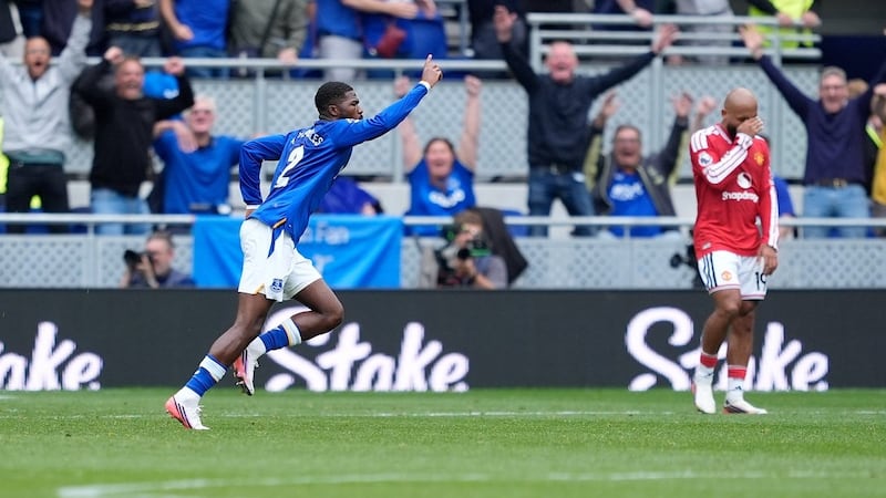 Manchester United stunned in added time to draw at Everton