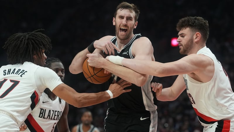 Spurs’ Kornet helps stranded motorist in rainy San Antonio morning