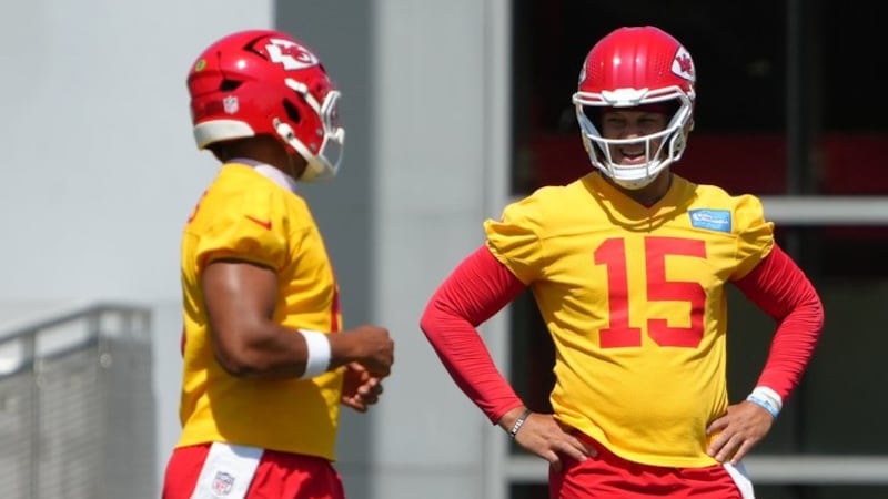 Reid: Mahomes on track for Chiefs training camp after knee surgery in December