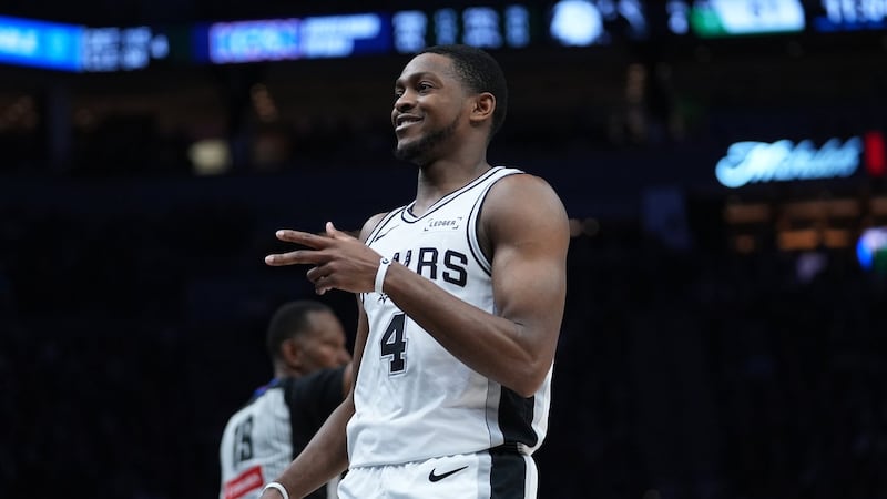 Spurs guards Fox, Harper to play in Game 4, coach Johnson says