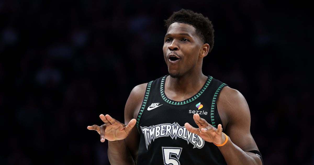 Photo : tsn.ca Minnesota Timberwolves guard Anthony Edwards celebrates his 3-point basket against the Toronto Raptors during the second