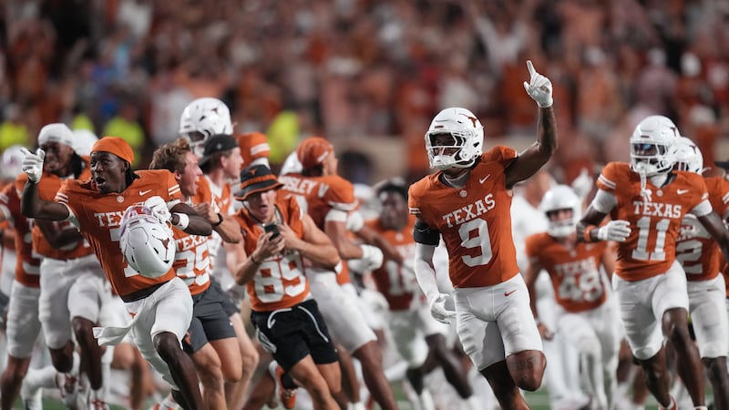 Texas rises to No. 1 in AP Top 25; Ohio State and Oregon tumble