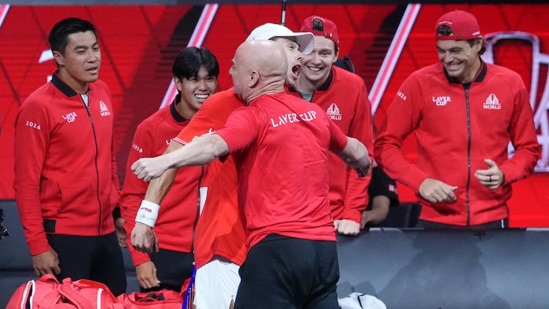 De Minaur draws blood in comeback victory over Zverev in Laver Cup as Europe puts Alcaraz up next