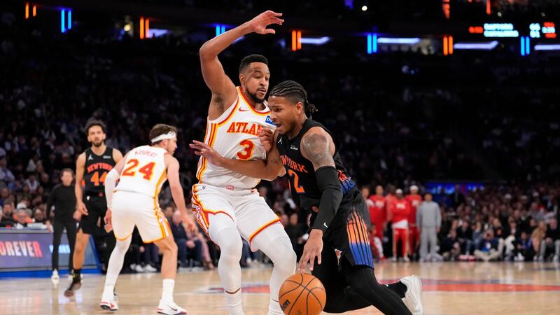 McCollum leads late rally as Hawks stun Knicks to tie series