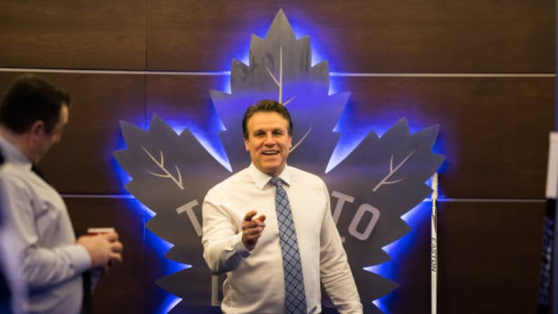 Maple Leafs name ex-Kings coach Hiller as new bench boss