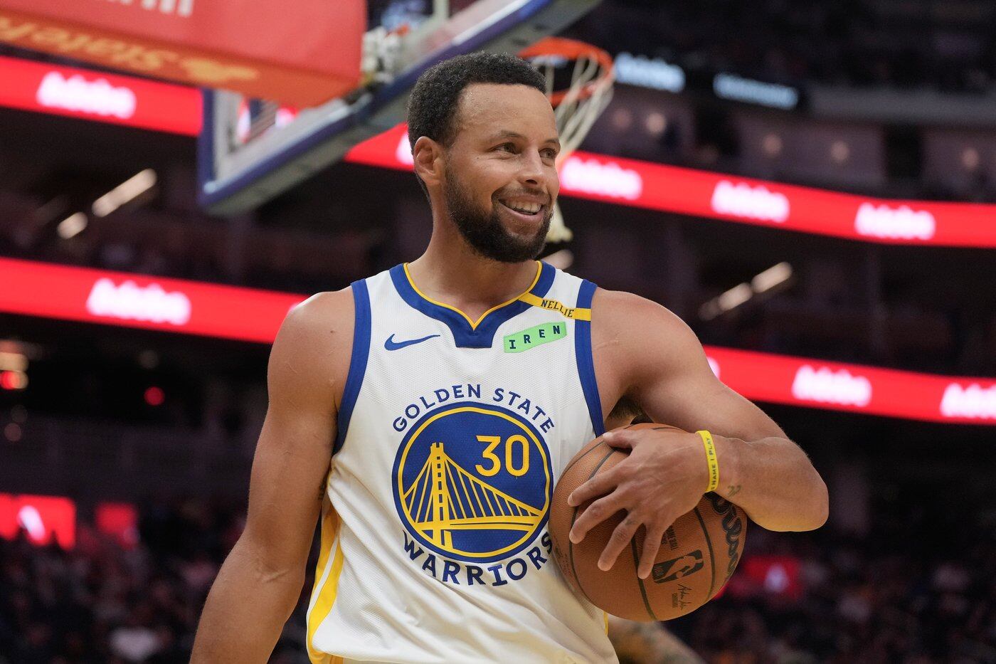 Steve Kerr : Stephen Curry fine after tweaking right ankle at Warriors practice