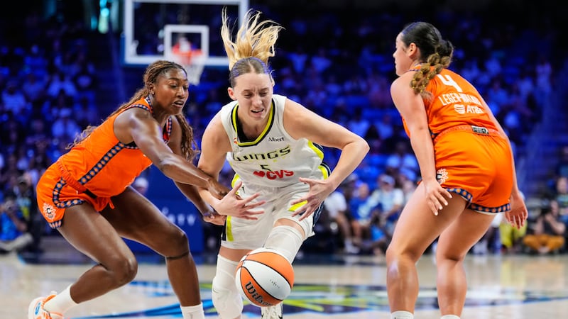 Wings use 20-2 run to close third quarter, romp past Sun