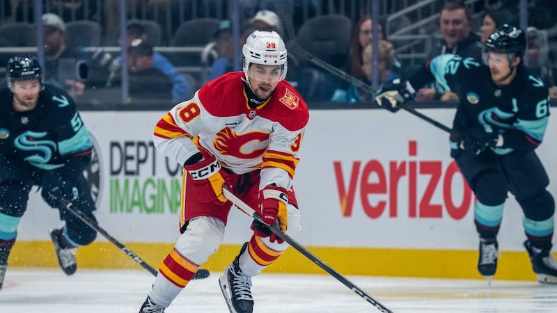 Castagna gets assist, but NHL debut not enough to spark winless Flames