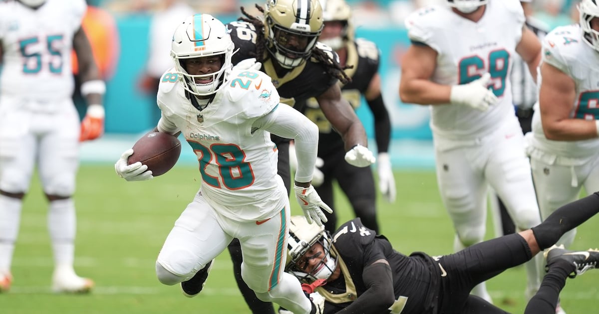 De'Von Achane runs wild against New Orleans Saints to help Miami Dolphins earn third straight win