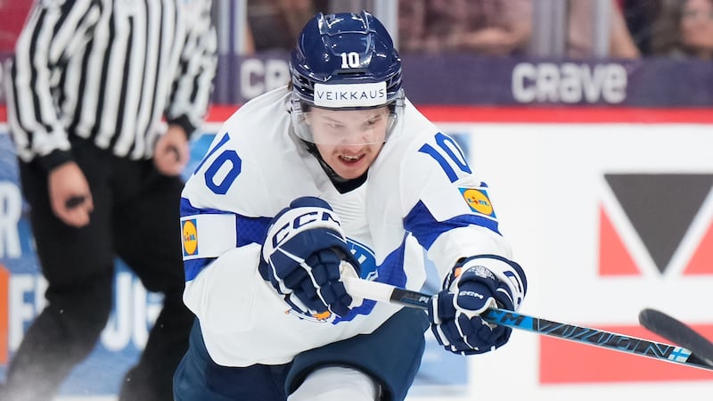 Panthers acquire D Pieniniemi in trade with Penguins