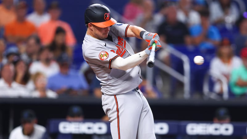 Orioles’ Mountcastle strains oblique; Bautista (shoulder) faces live hitters