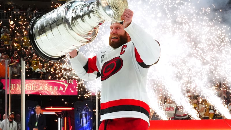 Hurricanes extend captain Staal on one-year deal worth up to $10M