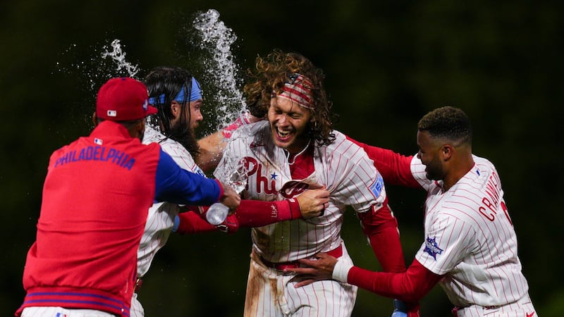 Schwarber delivers as Phillies rally again to beat Giants in 10 innings for doubleheader sweep