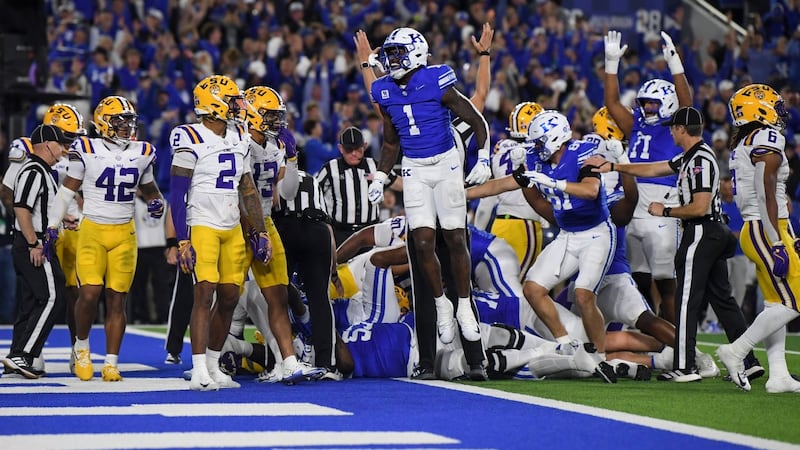 Kentucky QB Minchey scores 2-point conversion in overtime to beat No. 10 LSU
